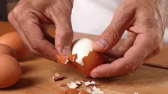 Eier zu schälen muss nicht viel Zeit kosten – mit dieser Methode geht die Schale sofort ab